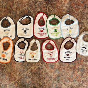 11 Holiday bibs